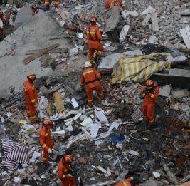 В Китае обрушилась часть здания, семь человек погибли