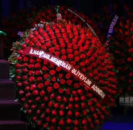 Ильхам Алиев и Мехрибан Алиева отправили венок на церемонию прощания с Расимом Балаевым