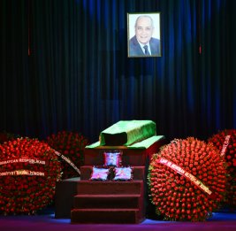 Церемония прощания с народным артистом Расимом Балаевым завершилась