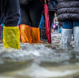 В 50 многоквартирных домах Махачкалы закончили откачивать воду