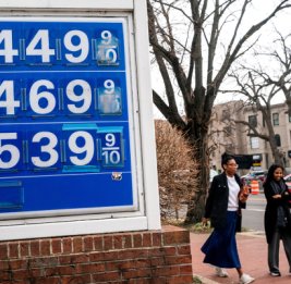 Цена на бензин растет как на дрожжах