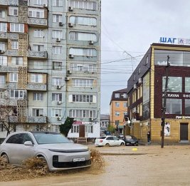 
В Махачкале из подтопленных домов эвакуировали свыше 300 человек
