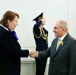 Пашинян обсудил с новой главой миссии ЕС мирный процесс с Азербайджаном