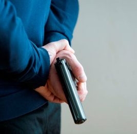 Агент Секретной службы США, охранявший жену Байдена, выстрелил себе в ягодицу