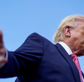 "У нас его предостаточно": Трамп предложил решение по авиационному топливу