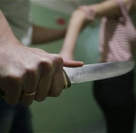 19-летняя девушка из Агдама ранена ножом, подозреваемый &mdash; её двоюродный брат