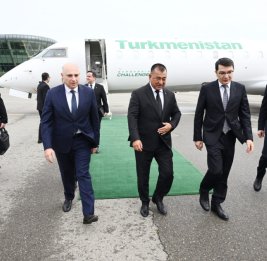 
Замглавы Кабмина Туркменистана прибыл в Азербайджан