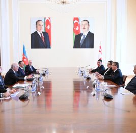 
Премьер-министр Али Асадов встретился со своим северокипрским коллегой