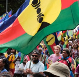 Конституционные поправки в связи с Канакией вызвали протест в Национальной ассамблее Франции