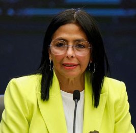 
Минфин США снял санкции с временного президента Венесуэлы Делси Родригес