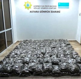 
Азербайджанские таможенники обнаружили около 113 кг марихуаны в сухофруктах