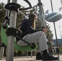 
Греция на днях объявит о запрете социальных сетей для детей младше 15 лет