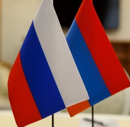 На двух стульях не усидеть 