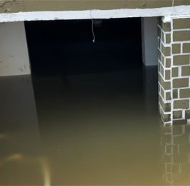 В Хырдалане из-за переполнения канализации затопило здание и прилегающую территорию