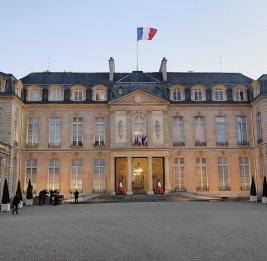 Команда Макрона покидает Елисейский дворец