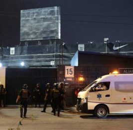 При обрушении на стадионе в Перу пострадали десятки людей