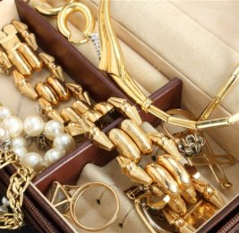 В Баку за мошенничество на 317 тыс. манатов задержаны двое мужчин