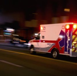 В США минимум 15 человек пострадали на параде, когда в толпу въехал автомобиль