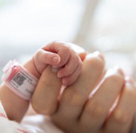 &laquo;Один случай на 15,5 млн родов&raquo;: уникальная четверня появилась на свет в Петербурге