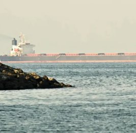 До 3 тыс. судов не могут пройти через Ормузский пролив