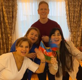 
Шведский блогер открыл для себя азербайджанскую кухню