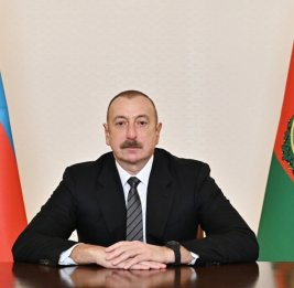 
Президент Ильхам Алиев посетил в Тбилиси Мемориал героев