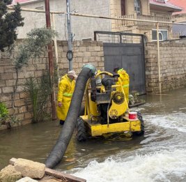 
Интенсивные дожди в Баку привели к последствиям: соответствующие структуры работают в усиленном режиме