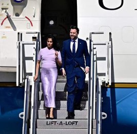 Вэнс с супругой уже в Будапеште 
