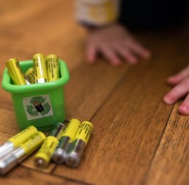 Ежегодно как минимум 38 детей попадают в отделение неотложной помощи из-за проглатывания батарейки