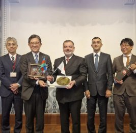 
Фарид Талыбов передал мэру японского города Киото приглашение на WUF13 в Баку