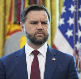 Вэнс: На переговорах по Украине спорят о нескольких квадратных километрах