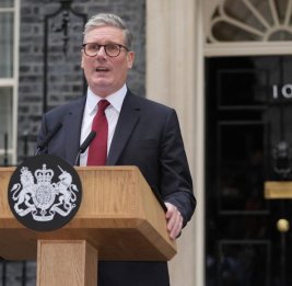 Премьер-министр Великобритании отбудет в Залив обсудить Ормузский пролив