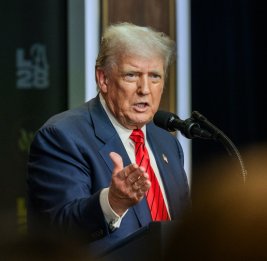 Трамп заявил о сотрудничестве США и Ирана по удалению ядерных материалов