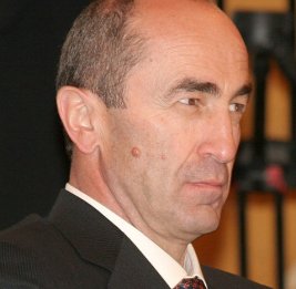 Роберт Кочарян: Кому повредит выход из ЕАЭС?