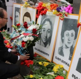 
В Грузии чтят память жертв 9 апреля