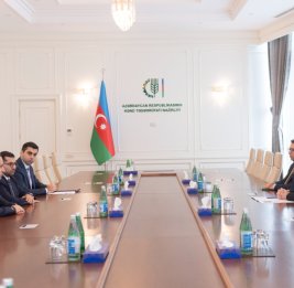 
Министр Меджнун Мамедов встретился с победителями конкурса &laquo;Восхождение&raquo;