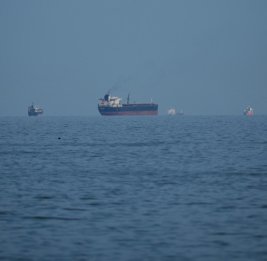 Иран будет пропускать через Ормузский пролив не более 15 судов в день