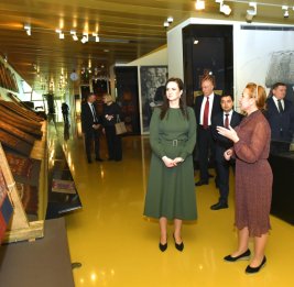 Премьер-министр Литвы посетила Национальный музей ковра