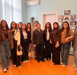 
Будущие филологи посетили Дом-музей Самеда Вургуна