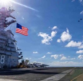 На случай провала переговоров: Америка &laquo;загружает корабли лучшим оружием&raquo;