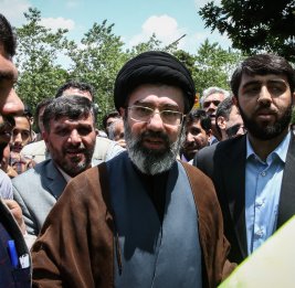 Моджтаба Хаменеи призвал страны Персидского залива "занять правильную сторону"