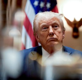 Трамп недоволен тем, что Иран берет плату за проход судов через Ормузский пролив