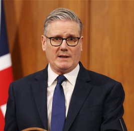 Times: Стармер уехал в отпуск в разгар войны на Ближнем Востоке