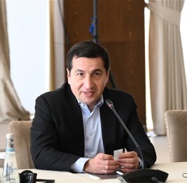 Хикмет Гаджиев: Глобальные угрозы подчеркивают важность прочного мира между Баку и Ереваном
