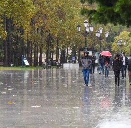 В районах Азербайджана идут дожди, в Шахдаге &mdash; снег