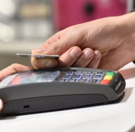 Нашел карту и тратил деньги: в Баку задержан подозреваемый