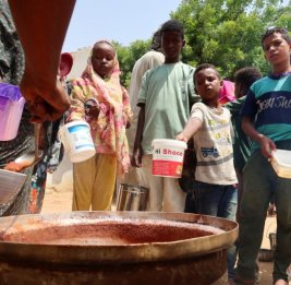 
В Судане выживают, питаясь всего один раз в день