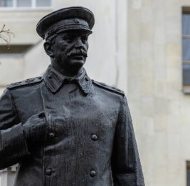 Почти 80% человек проголосовали за установку памятника Сталину в Хакасии