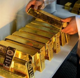 Золото подорожало на $16