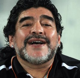 
В Аргентине начался новый судебный процесс по делу о смерти легенды футбола Марадоны